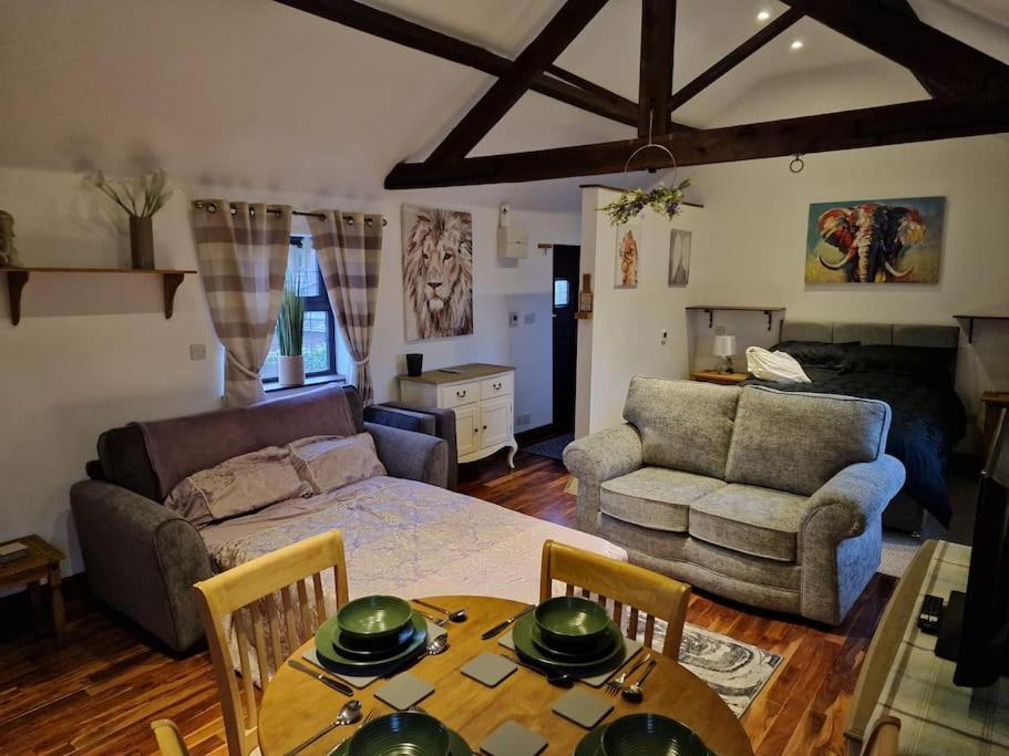 Joiners Arms - Studio Apartments Market Drayton Esterno foto