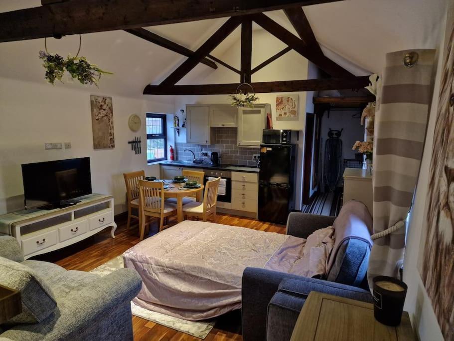 Joiners Arms - Studio Apartments Market Drayton Esterno foto