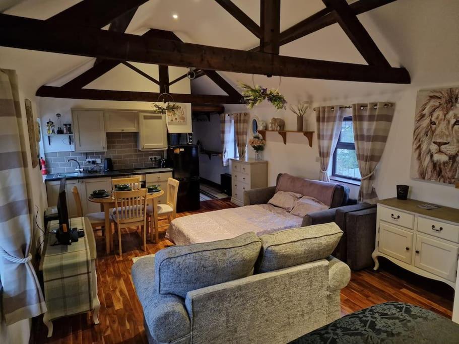 Joiners Arms - Studio Apartments Market Drayton Esterno foto