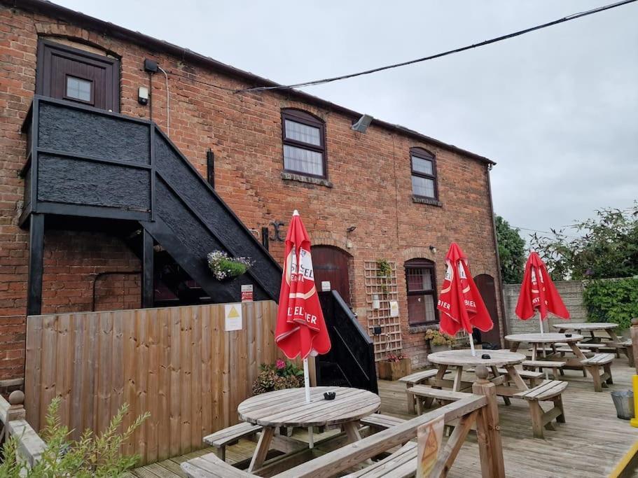 Joiners Arms - Studio Apartments Market Drayton Esterno foto